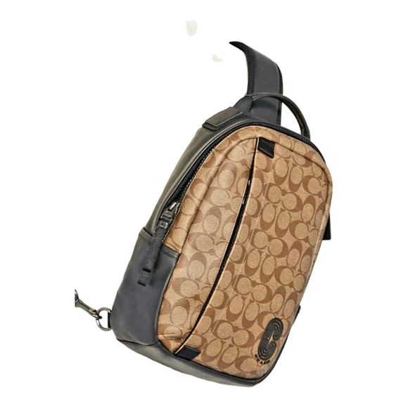Coach Edge Pack In Signature Canvas - Picture 4 of 5